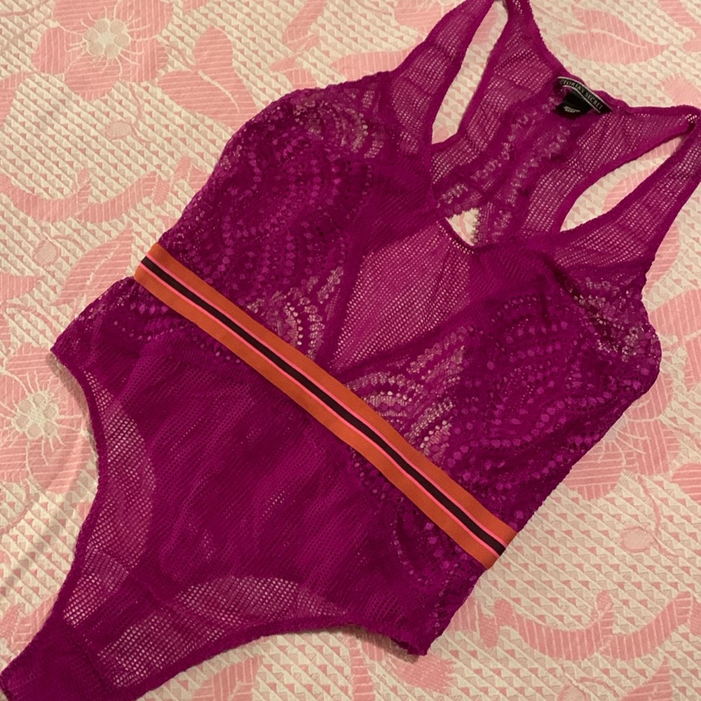 EUC VICTORIA’S SECRET MED LACE RACERBACK THONG BODYSUIT WITH ELASTIC WAIST